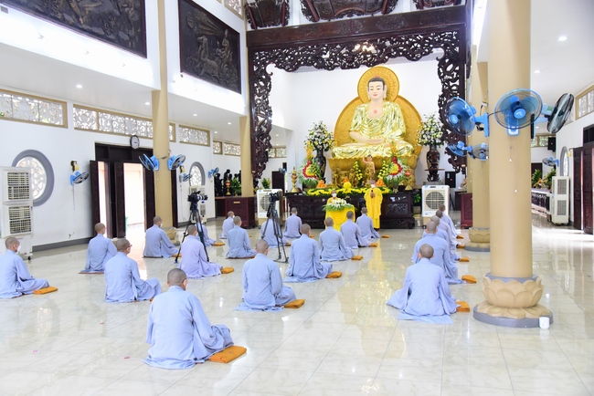 Lễ truyền giới Sa di Phương Trượng